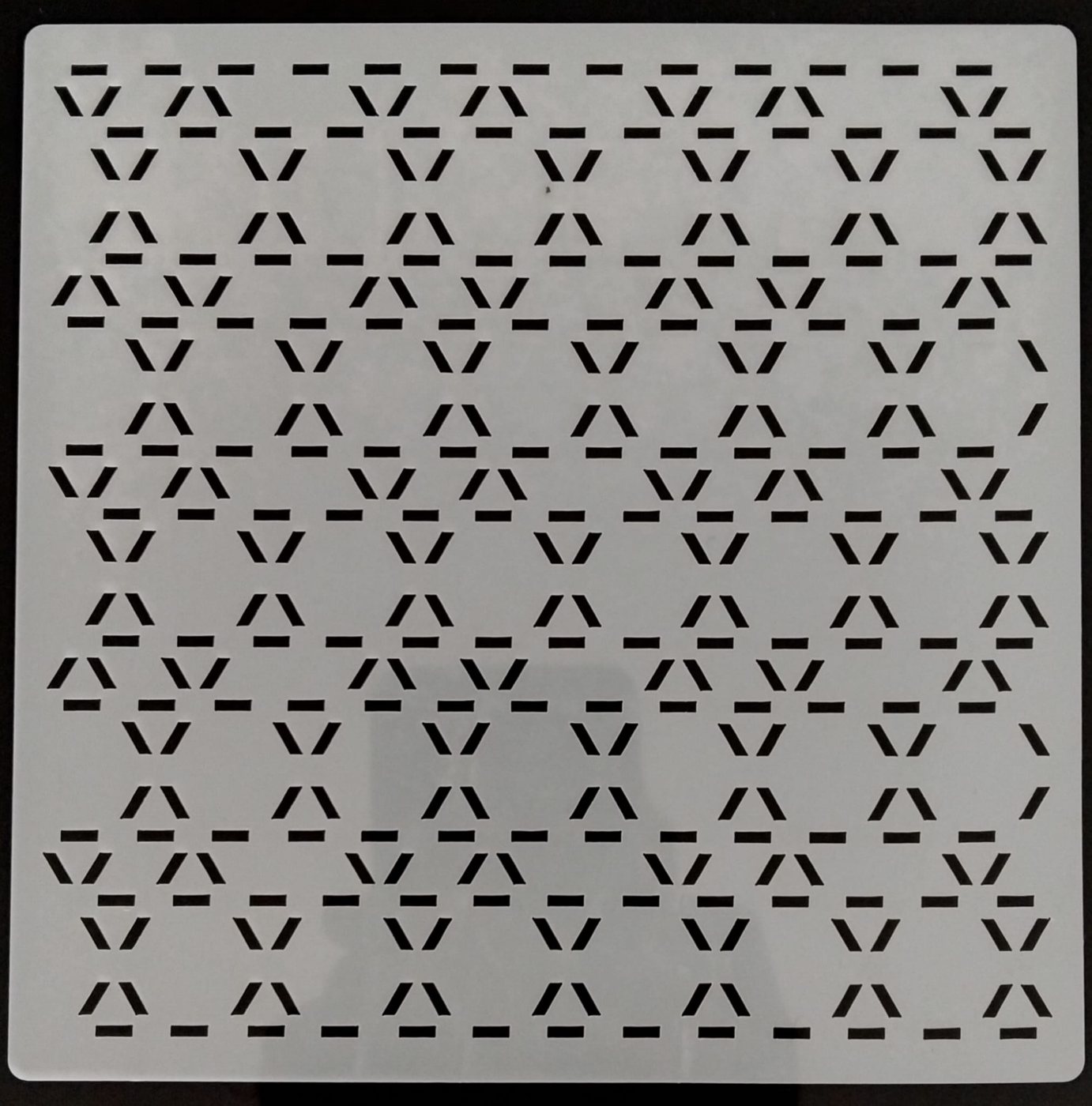 Stencil geométrico de gran formato para paredes